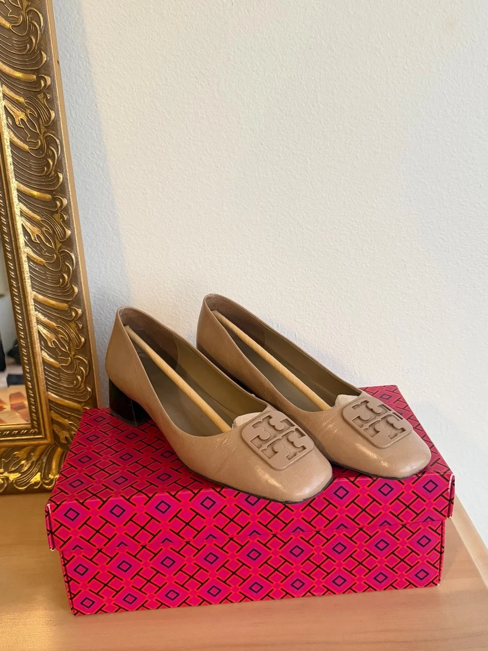 Tory Burch Georgia Pumps in almond - Picture 1 of 7